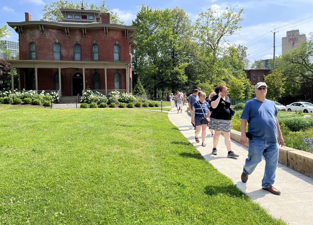 guided-tour-of-the-cozad-bates-house-university-circle-inc