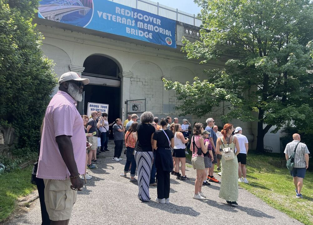 take-a-hike-veterans-memorial-bridge-tour